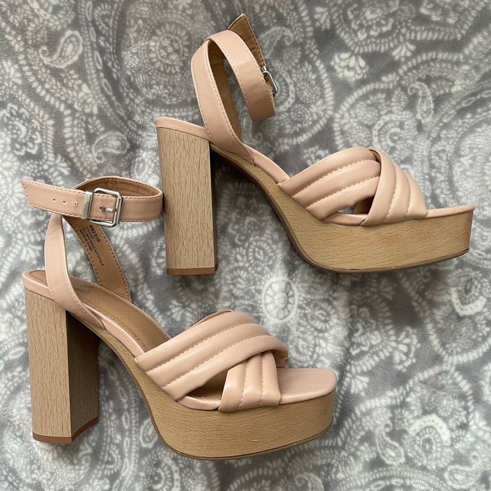 Ankle strap sandals